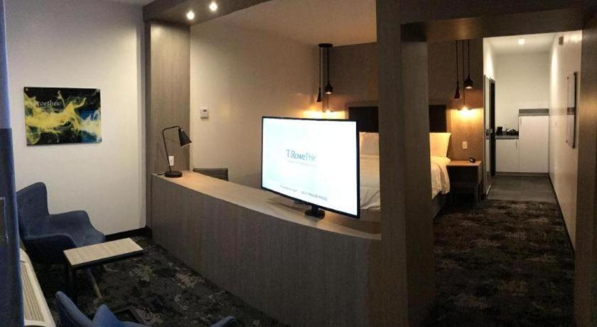 Hotel Bella Jersey Village Eksteriør bilde